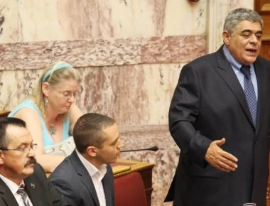 Χρυσή Αυγή για παραίτηση Π.Καμμένου: «Ας αφήσει τους αυτό-ηρωισμούς των τριών λεπτών»